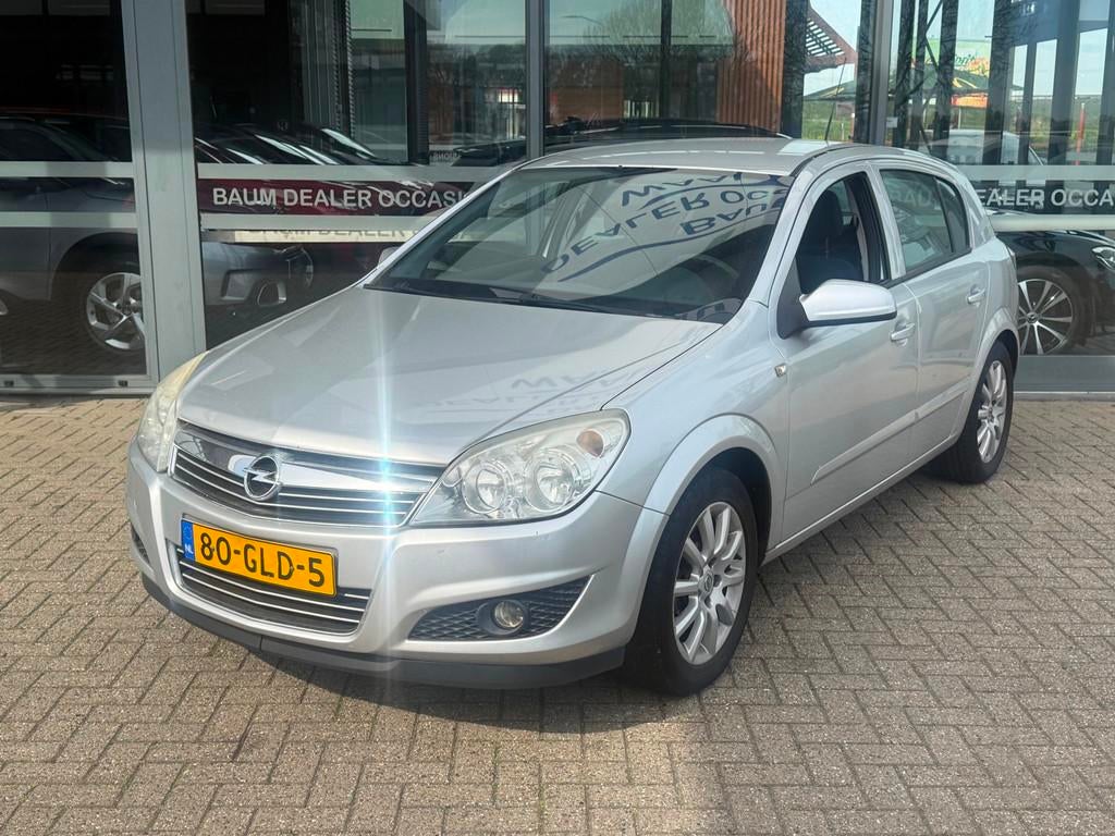 Opel Astra 1.6 Temptation Airco Navi Pdc, Voorwielaandrijving, 15 km/l, Gebruikt, Metallic lak