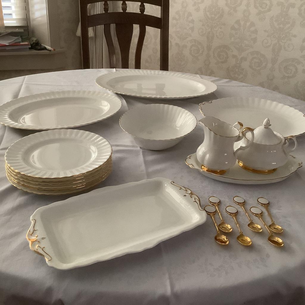 Royal Albert, Antiek en Kunst, Ophalen of Verzenden