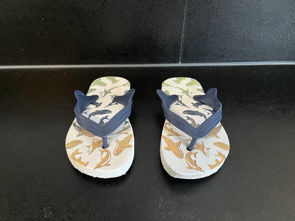 Slippers wit maat 22 / 23, Ophalen of Verzenden, Zo goed als nieuw, Jongen of Meisje, Overige typen