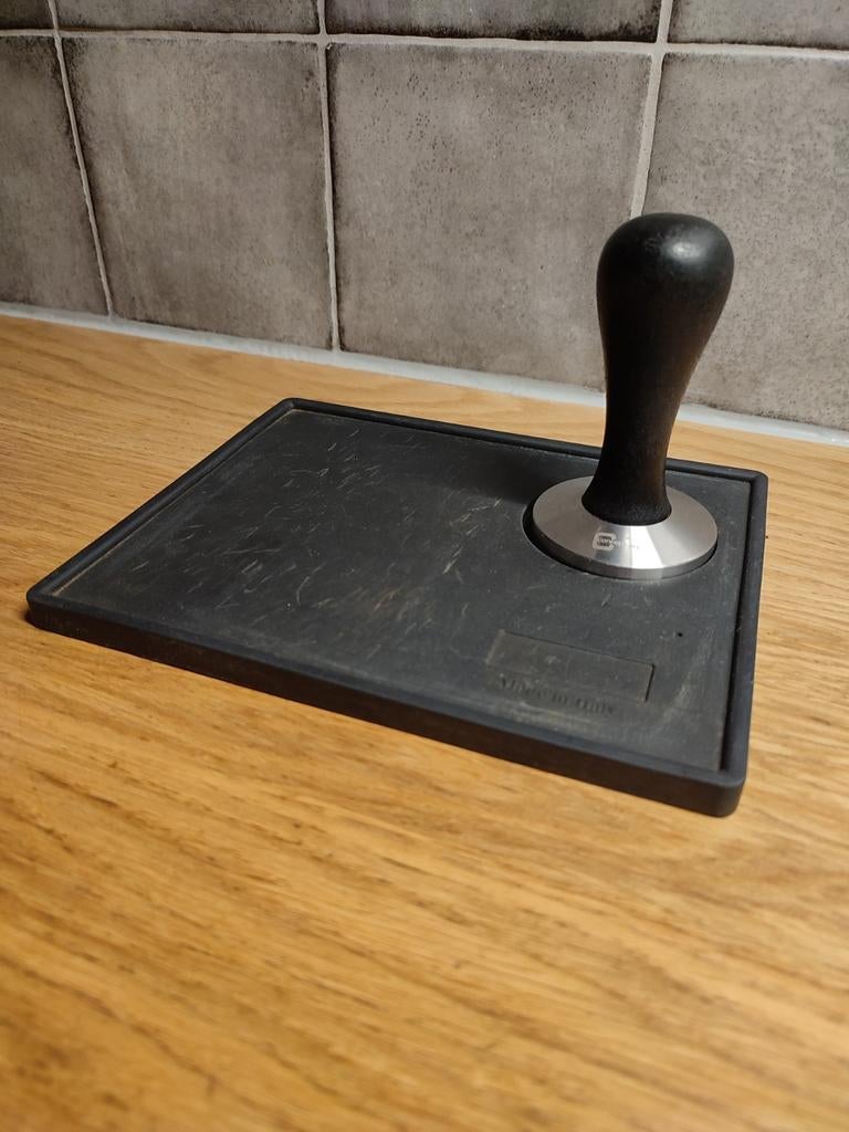 Tamper concept-art 58mm, Ophalen