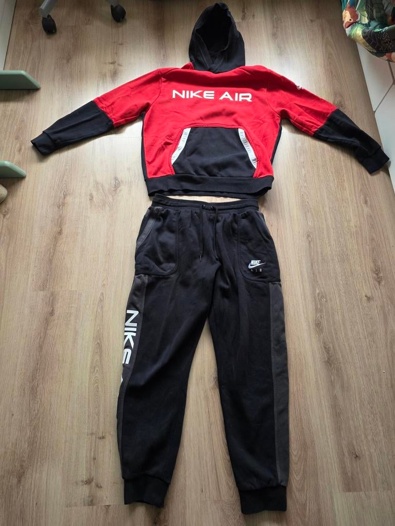 Nike Air joggingpak Maat M/L, Kleding | Heren, Sportkleding, Ophalen of Verzenden, Gedragen, Zwart, Algemeen