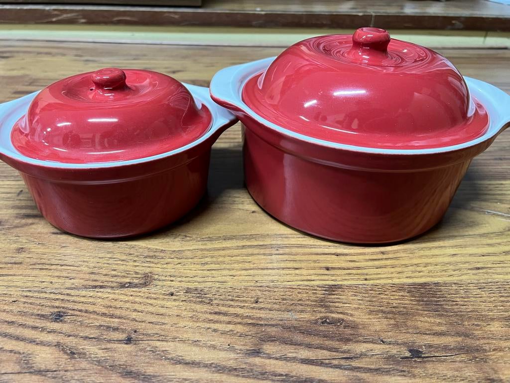 Set van 2 rode aardewerken ovenschalen met deksel, Ophalen, Overige typen, Zo goed als nieuw, Steen/keramiek