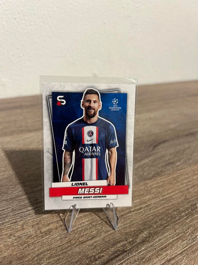 Lionel Messi 2022-23 Topps UCC Superstars #135 PSG, Ophalen of Verzenden, Zo goed als nieuw, Plaatje
