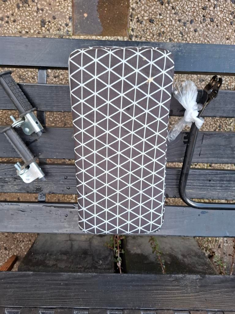 Achterzitje voor op de fiets, Ophalen, Achterzitje, Voetsteuntjes, Onbekend