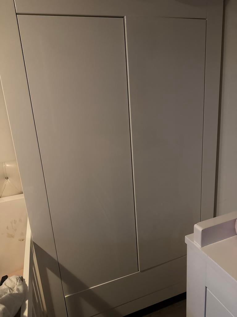 Complete babykamer set - bed, commode en kledingkast, Kinderen en Baby's, Kinderkamer | Complete kinderkamers, Ophalen, Gebruikt