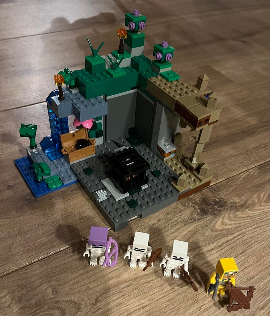 Te koop: Lego 21189 Minecraft The Skeleton Dungeon, Ophalen of Verzenden, Zo goed als nieuw