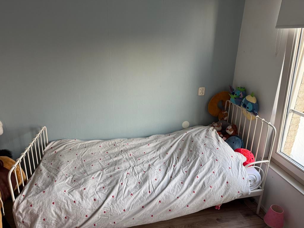 Kinder meegroei bed gietijzer inclusief lattenbodem, Ophalen, 70 tot 85 cm, Zo goed als nieuw, Lattenbodem