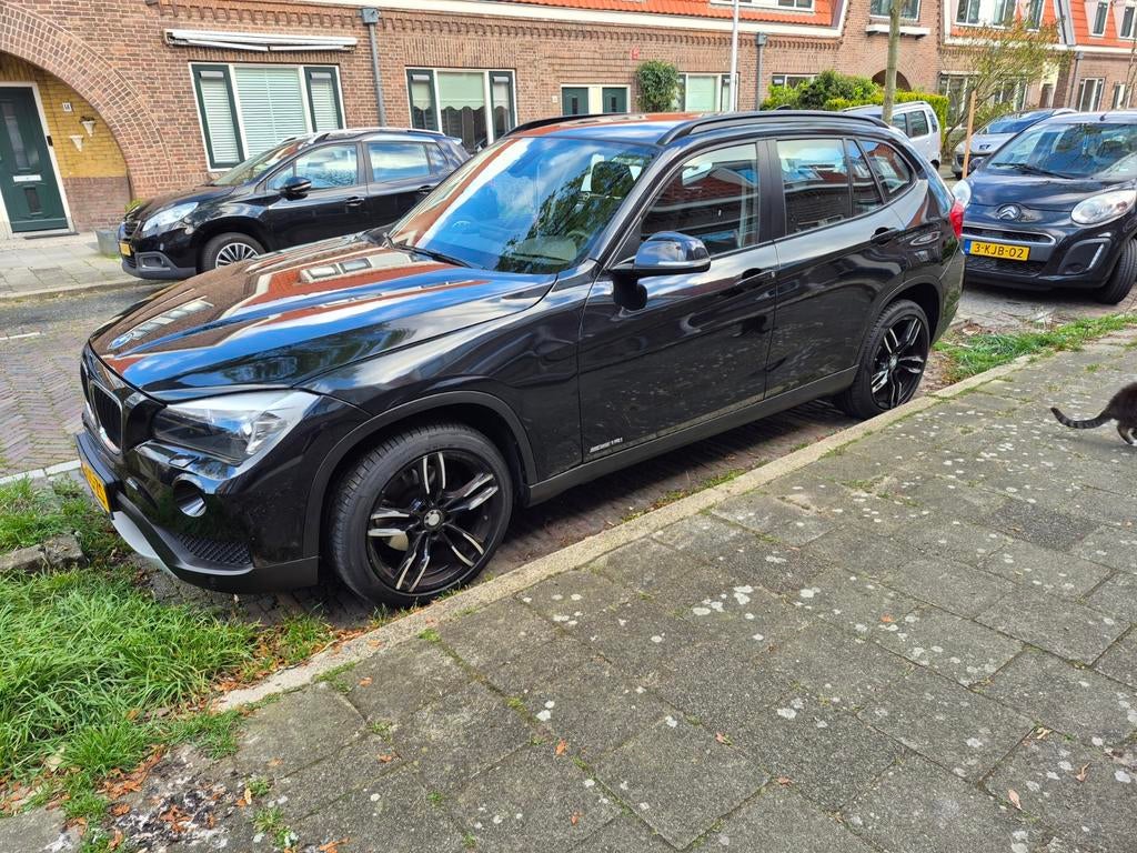 BMW X1 Sdrive 18I 2014 Zwart, Auto's, BMW, 4 cilinders, Zwart, Handgeschakeld, Grijs