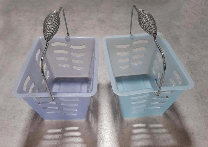 2 decoratieve MANDJES / mand. 17 x 21 x 13 cm, Huis en Inrichting, Woonaccessoires | Schalen en Manden, Zo goed als nieuw, Mand