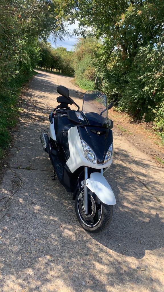 Yamaha Xmax 250cc, Fietsen en Brommers, Ophalen, Zo goed als nieuw, Benzine