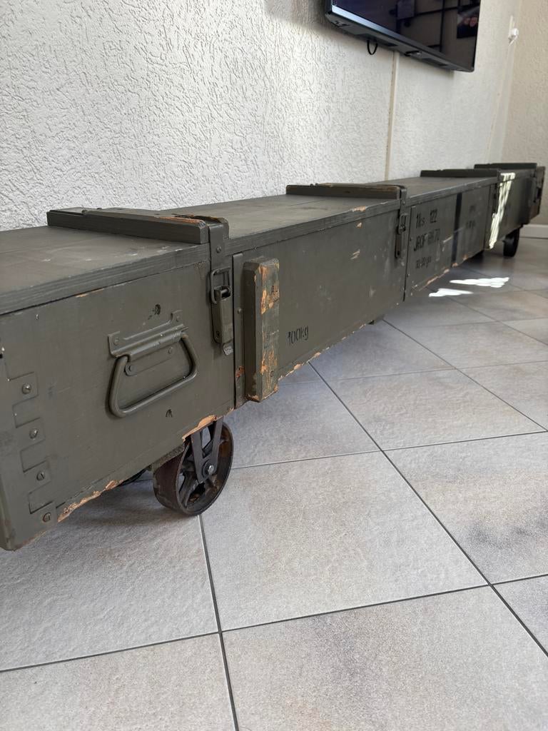 Unieke munitiekist TV meubel / opbergkist op wielen, Ophalen of Verzenden, Zo goed als nieuw, Minder dan 50 cm
