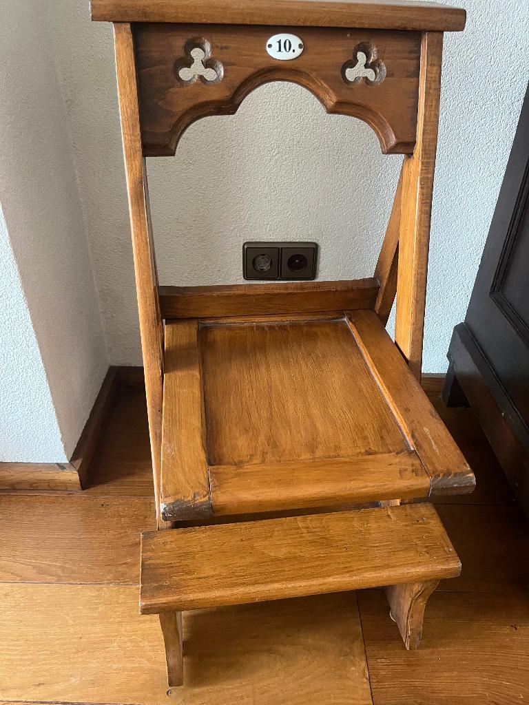 Vintage kerkstoeltje, Ophalen