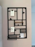 Wandrek van Xenos - Zwart metaal met planken en mandjes, Huis en Inrichting, Woonaccessoires | Wandplanken en Boekenplanken, Ophalen