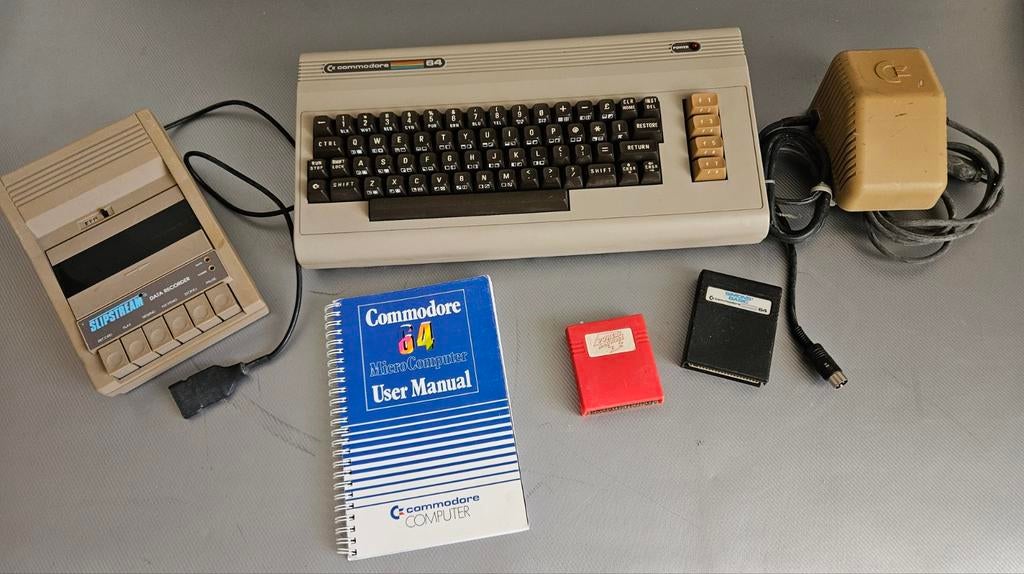 Commodore 64 werkend met veel extra's niet verkleurd., Computers en Software, Vintage Computers, Ophalen of Verzenden