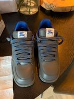 Burberry kalfsleer sneakers grijs met blauw maat 41, Ophalen of Verzenden, Zo goed als nieuw, Overige kleuren