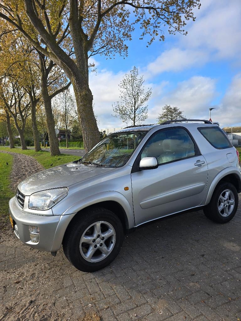 Toyota Rav4 2.0 I 3D Linea Luna AUT 4WD 2003 Grijs, Auto's, Toyota, Automaat, 1998 cc, 4 cilinders, 4 stoelen