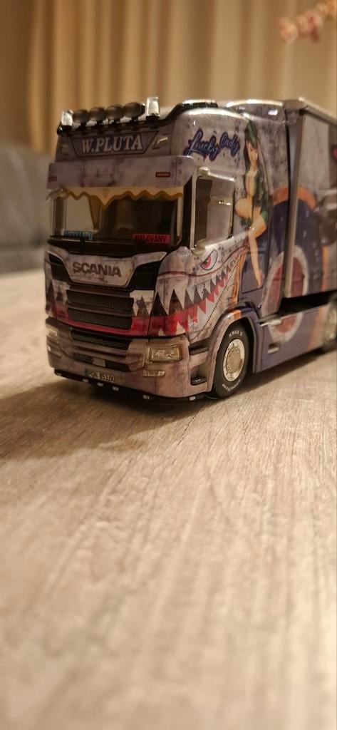 WSI Scania R Highline 4x2 met 3-as schuifzeilen oplegger, Hobby en Vrije tijd, Modelauto's | 1:50, Ophalen of Verzenden, Bus of Vrachtwagen