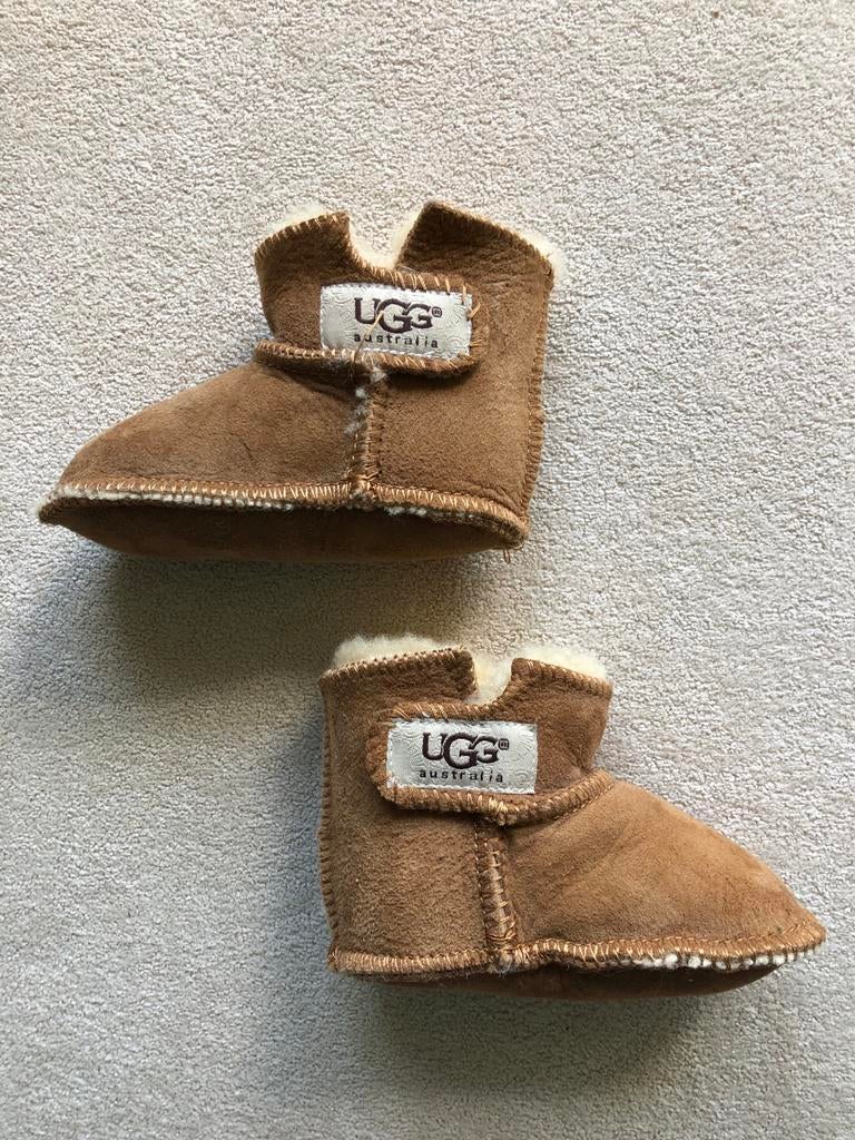 UGG sloffen maat 19/20, Ophalen, Zo goed als nieuw, Jongetje of Meisje, Slofjes
