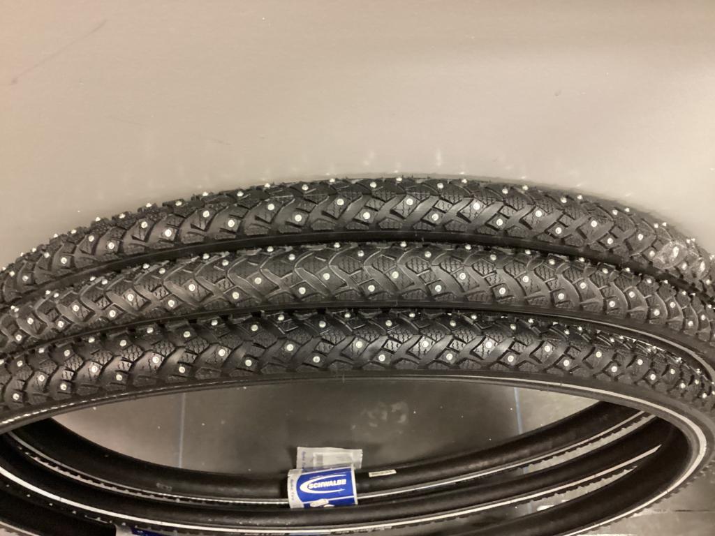 Nieuwe Schwalbe buitenband winter 35-622, Schwalbe, De tweewieler udenout, Nieuw, Info@detweewieler.nl