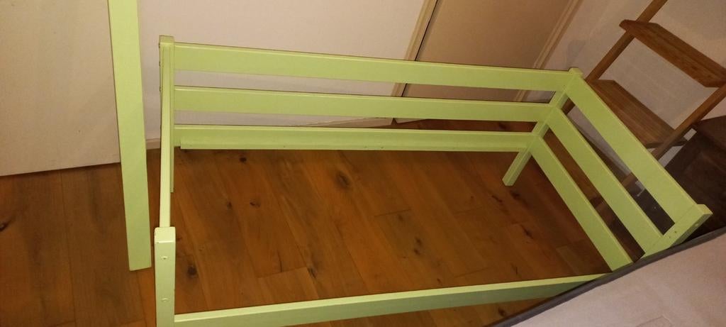Groen kleuterbed, Kinderen en Baby's, Kinderkamer | Bedden, Gebruikt, 70 tot 85 cm, 140 tot 160 cm, Ophalen