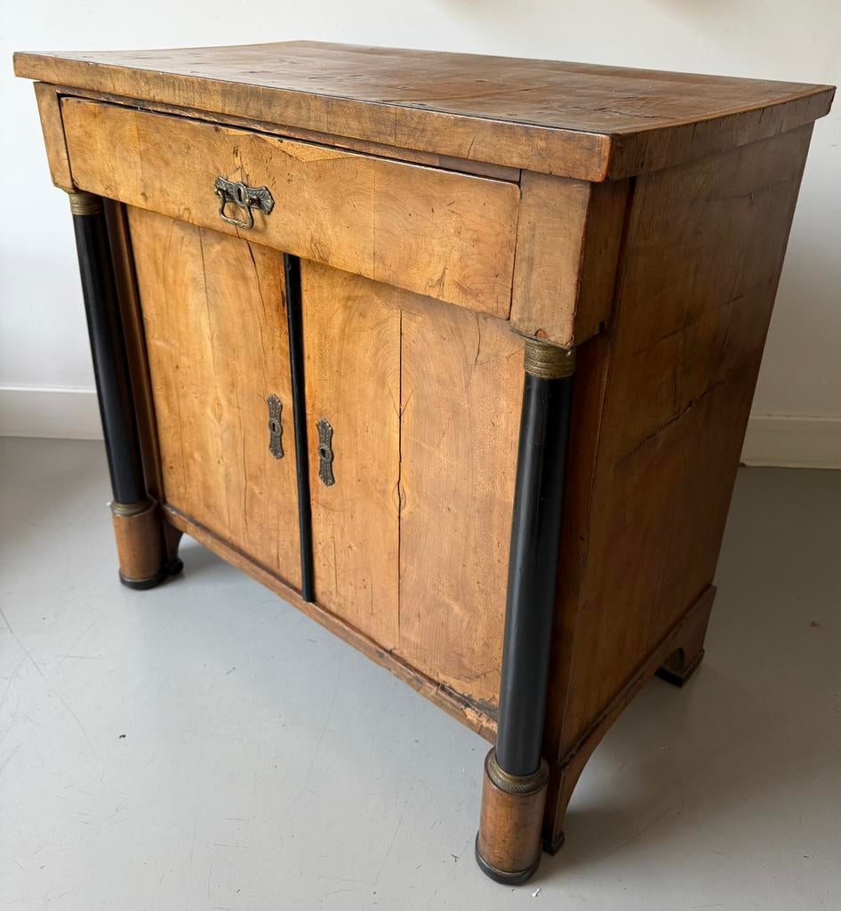 Empire kastje ca. 1900 – notenfineer – met zuilen – 87 cm, Antiek en Kunst, Ophalen