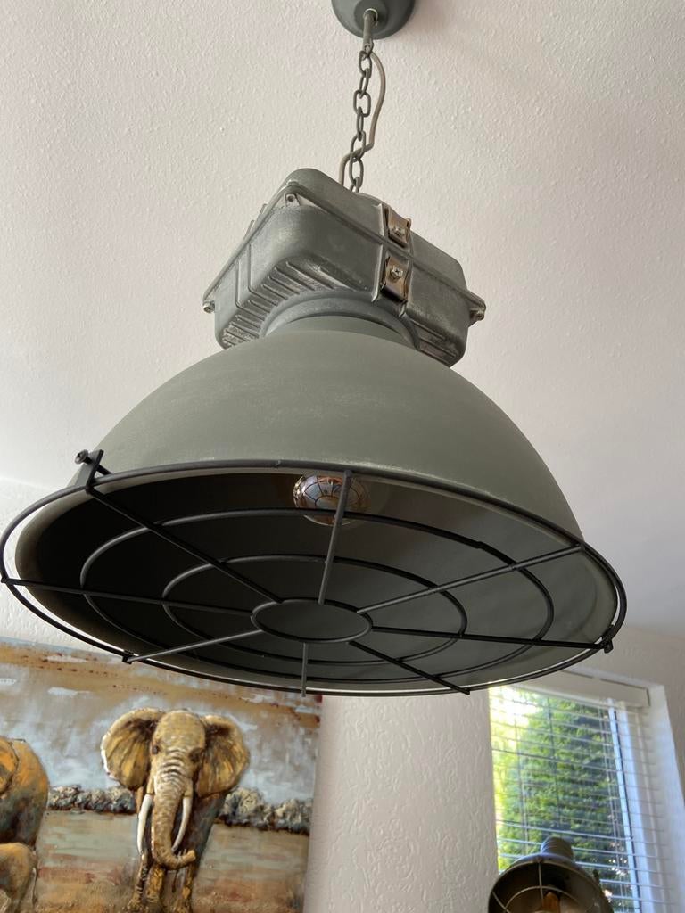 Plafondlamp in betonlook., Huis en Inrichting, Lampen | Hanglampen, Ophalen, Zo goed als nieuw, Minder dan 50 cm