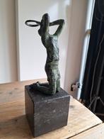 Bronzen beeldje 'De Tennisser' op marmeren sokkel, Antiek en Kunst, Ophalen