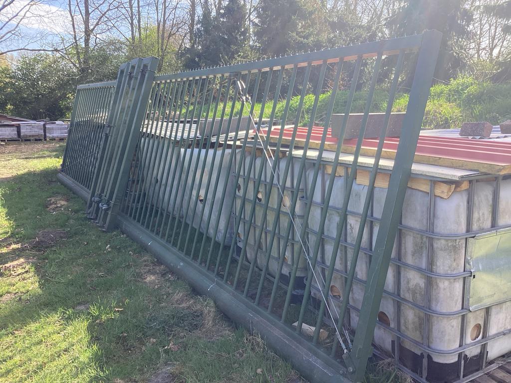 Heras Schuifpoort 8m x 2m - Groen IJzer, Ophalen, Met poort, Gebruikt, Overige typen