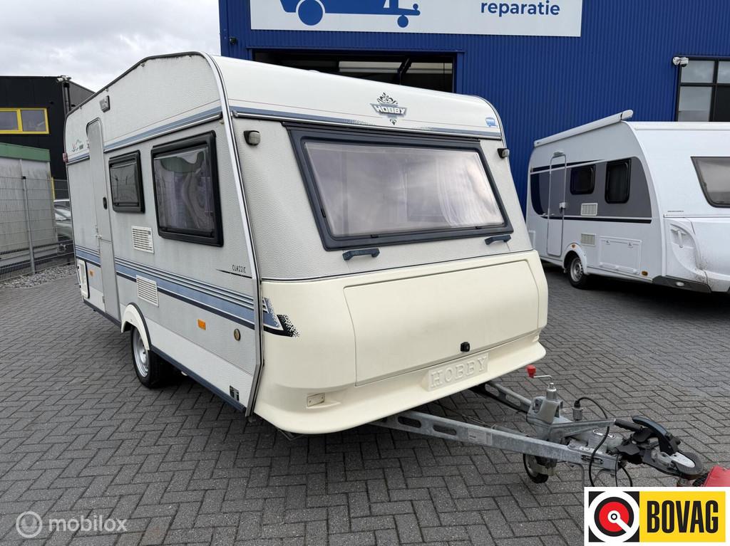 Hobby Classic 420 Voortent * Luifel Bouwjaar 1993, Caravans en Kamperen, Caravans, Vast bed, Reservewiel, Hobby, Bedrijf