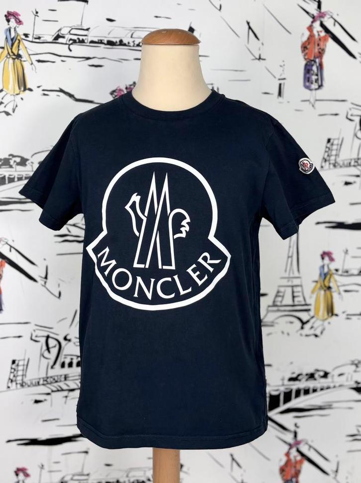 Moncler jongens t-shirt met logo patch maat 12 (140 euro), Kinderen en Baby's, Kinderkleding | Maat 140, Zo goed als nieuw, Jongen