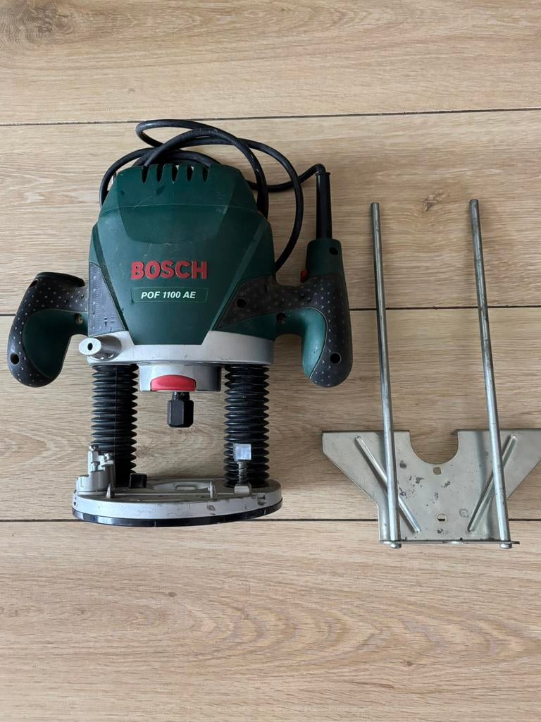 Bovenfrees Bosch POF 1100 AE, Ophalen of Verzenden, Gebruikt, Elektrisch, Bovenfrees