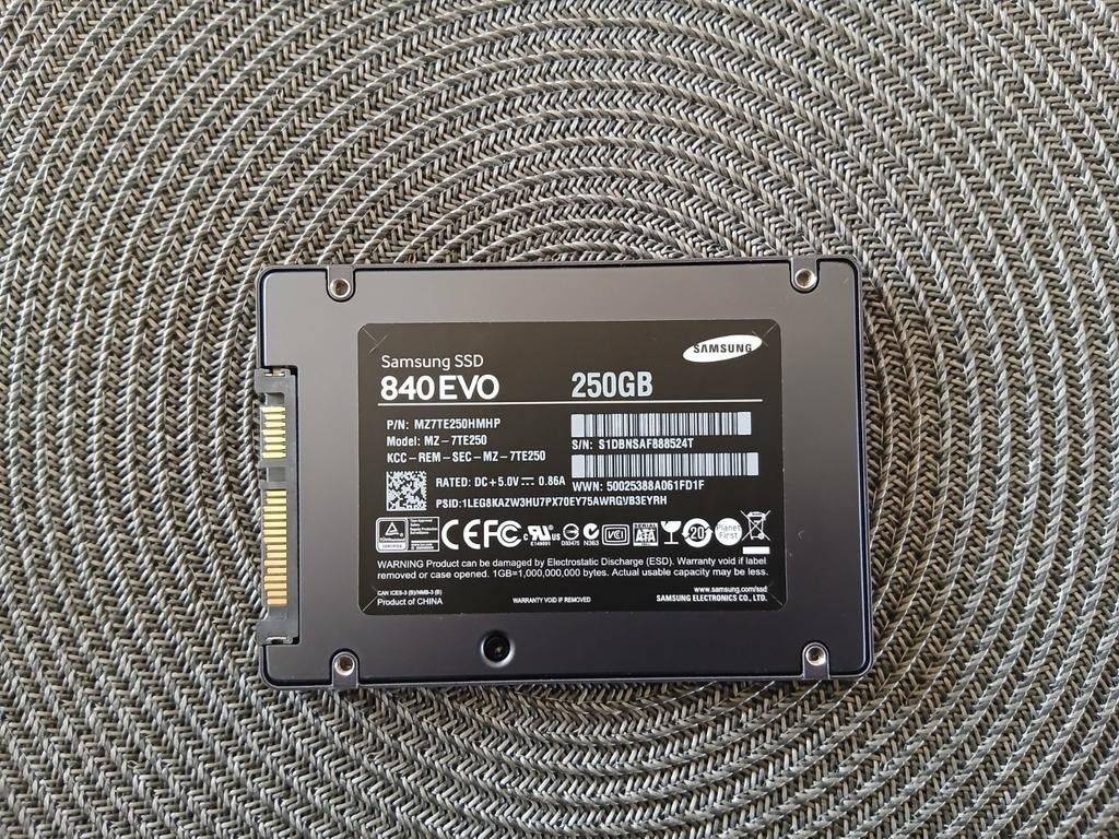 2x 250GB Samsung SSD te koop (100% Goed) !, Computers en Software, Harde schijven, Intern, Ophalen of Verzenden, Zo goed als nieuw