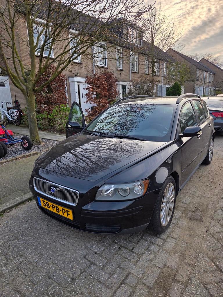 Volvo V50 2.4 140PK 2004 239.000km, Auto's, Volvo, Stof, 700 kg, Zwart, Origineel Nederlands