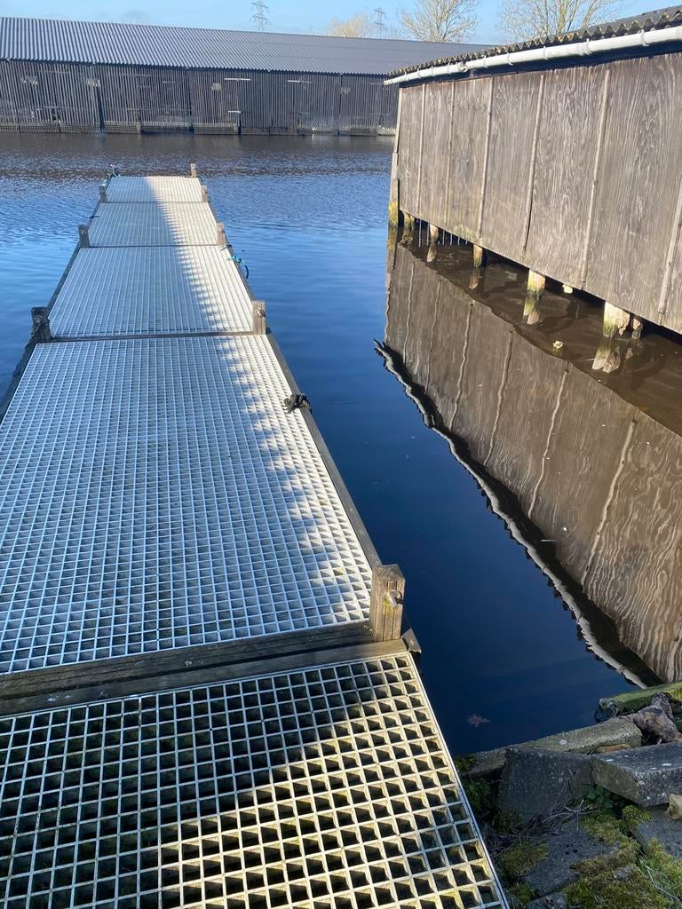 Ligplaats voor bootje van max 5 m te huur in Leeuwarden,, Watersport en Boten, Ligplaatsen, Winter, Lente, Zomer, Herfst, Buiten