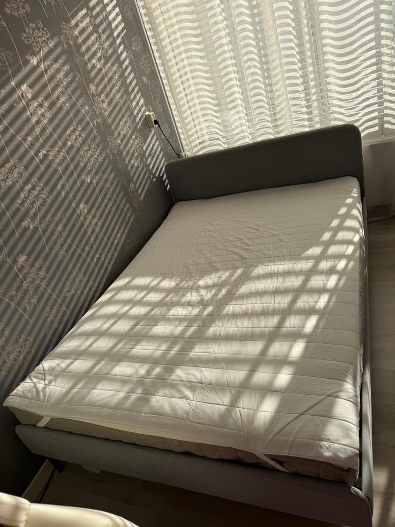 Ikea Bed, Tweepersoons, Zo goed als nieuw, 200 cm, Metaal