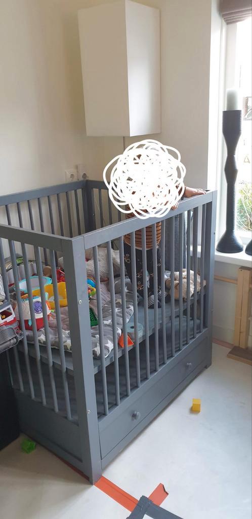 Verstelbare box met lade en boxkleed - Grijs, Kinderen en Baby's, Boxen, Gebruikt, Rechthoekig, In hoogte verstelbaar, Boxkleed