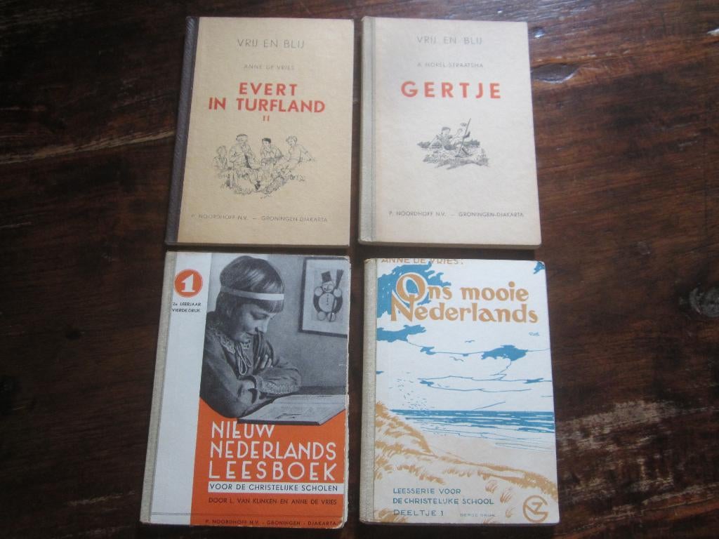 Oude schoolboekjes Anne de Vries Evert/Gertje/Vrij en Blij, Ophalen of Verzenden, Gelezen, Fictie algemeen