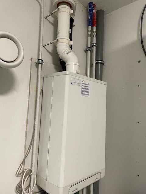 combi ketel Intergas HR-Eco 6 jaar oud goed onderhouden, Doe-het-zelf en Verbouw, Verwarming en Radiatoren, Ophalen, 30 tot 80 cm