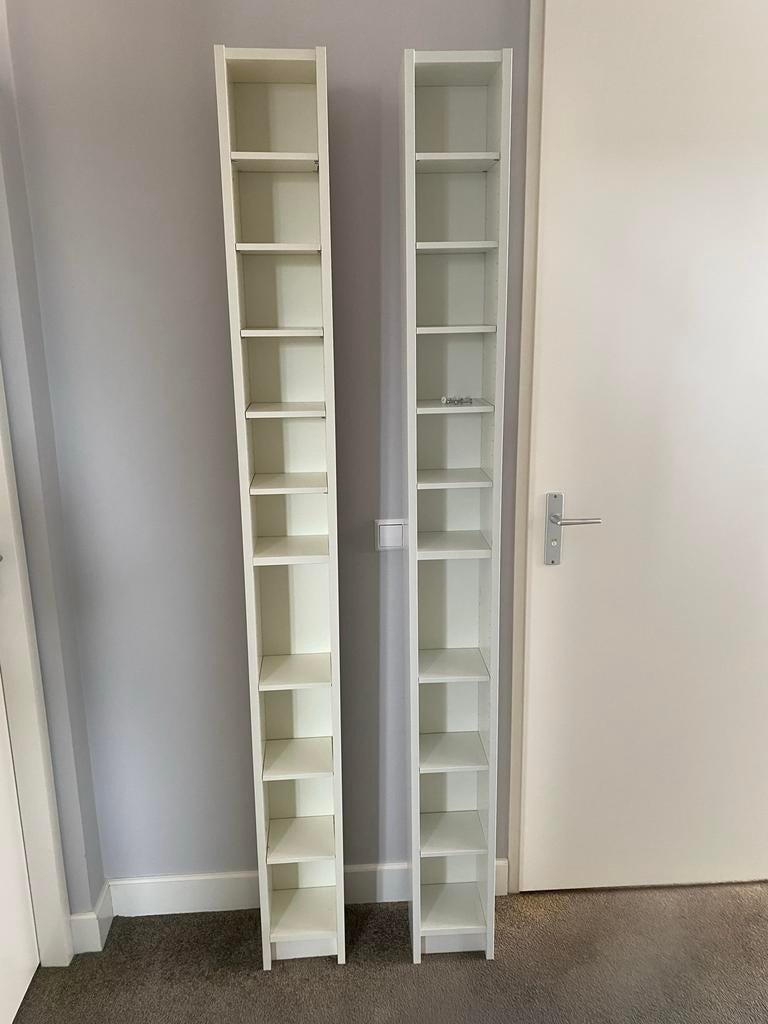 2 IKEA kasten voor DVD's of CD's - wit en crème, Ophalen, Met plank(en), Minder dan 50 cm, Gebruikt