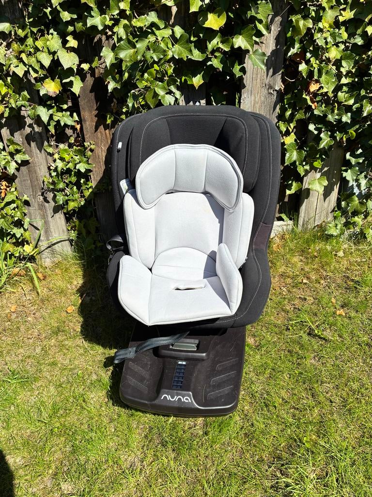 Nuna Rebl Plus autostoel (eventueel 2 stuks) met zitverklein, Gebruikt, 0 t/m 18 kg, Verstelbare rugleuning, Isofix