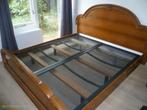 Klassiek houten tweepersoonsbed met 2 Auping bodems, Huis en Inrichting, Slaapkamer | Bedden, Ophalen, Bruin, Tweepersoons, Zo goed als nieuw