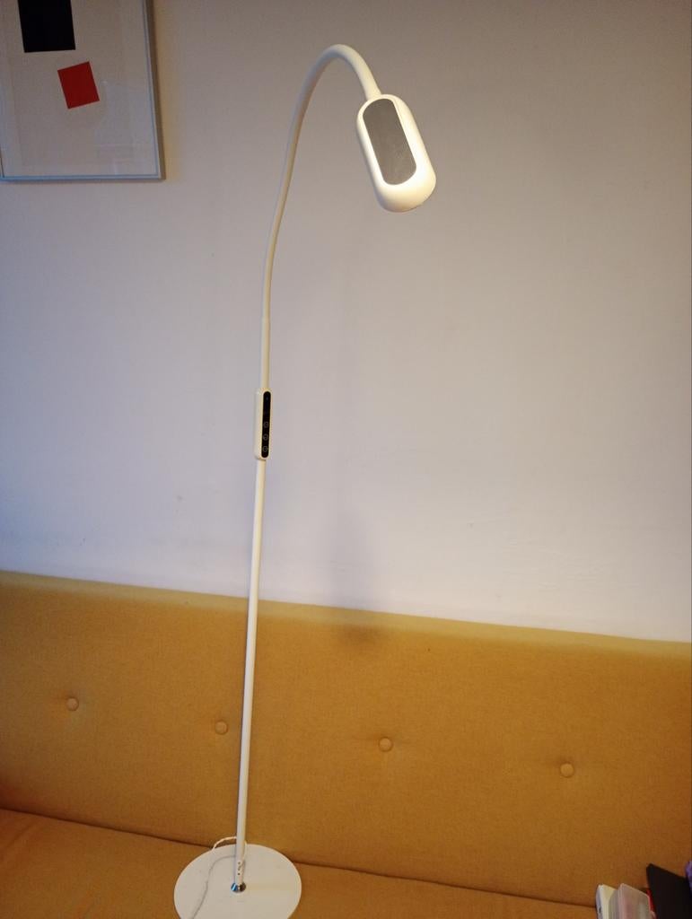Moderne witte vloerlamp met verstelbare kop, Huis en Inrichting, Lampen | Vloerlampen, Gebruikt, 150 tot 200 cm, Kunststof, Metaal