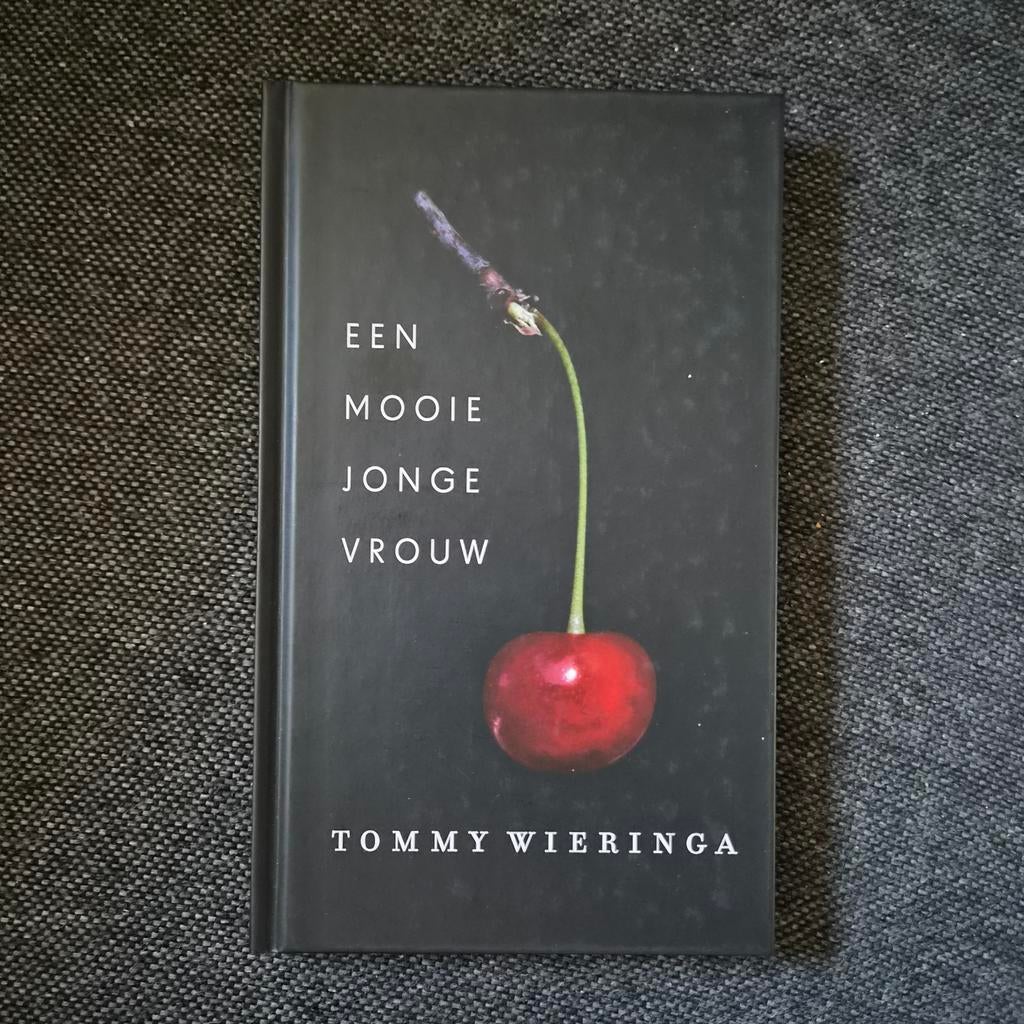 Een Mooie Jonge Vrouw - Tommy Wieringa (Hardcover), Boeken, Ophalen of Verzenden, Zo goed als nieuw, Tommy Wieringa, Nederland