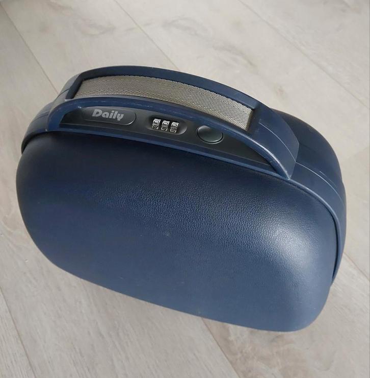 Te koop mooie hardcase Daily beautycase in donkerblauw., Sieraden, Tassen en Uiterlijk, Beautycases, Zo goed als nieuw, Hardcase