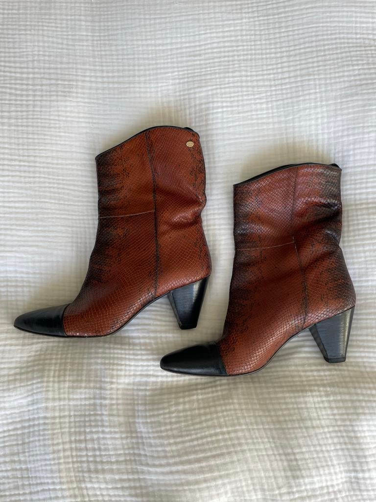 Fred de la Bretoniere enkellaarsjes Lonneke Nooteboom, Bruin, Lage of Enkellaarzen, Ophalen of Verzenden, Zo goed als nieuw