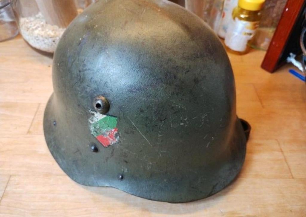 Bulgarije WW2 M36 Helm met vrij duidelijke decal! Schaars!, Ophalen of Verzenden, Overige gebieden, Helm of Baret