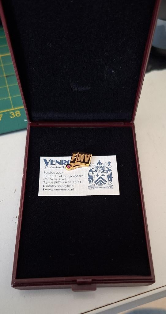 FNV speldjes, Ophalen of Verzenden, Zo goed als nieuw, Transport, Speldje of Pin