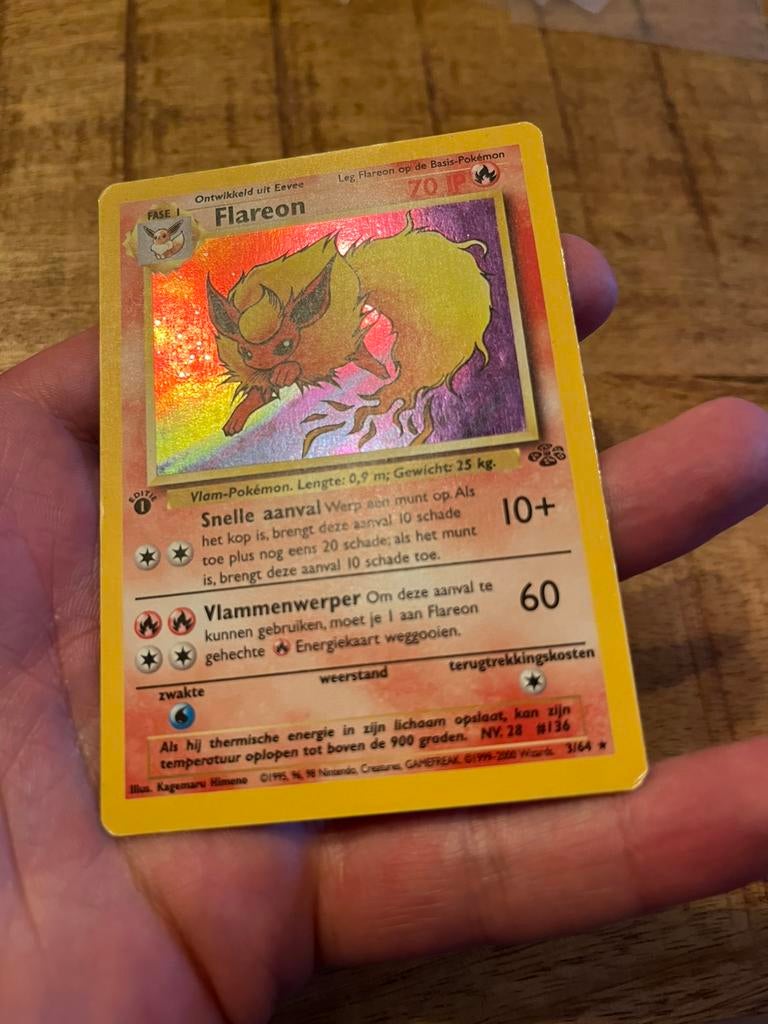 Flareon 1e editie, Hobby en Vrije tijd, Verzamelkaartspellen | Pokémon, Ophalen of Verzenden, Zo goed als nieuw