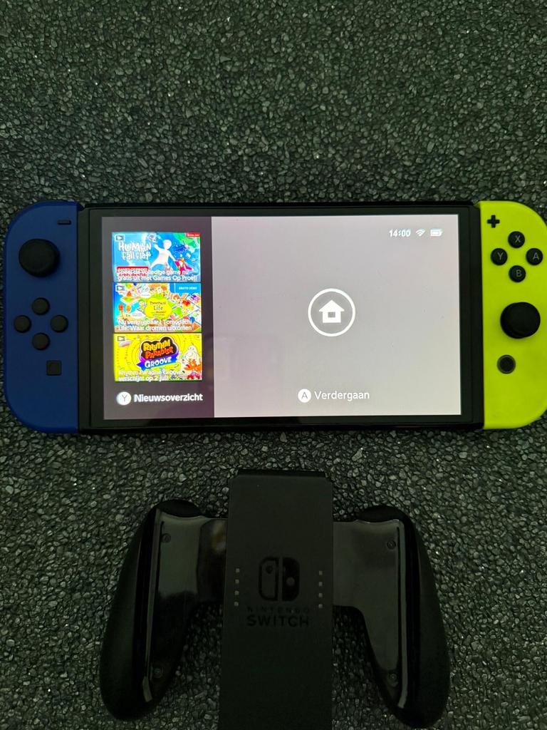 Nintendo Switch OLED met Mario Kart 8 Deluxe, Spelcomputers en Games, Spelcomputers | Nintendo Switch, Zo goed als nieuw, Switch OLED