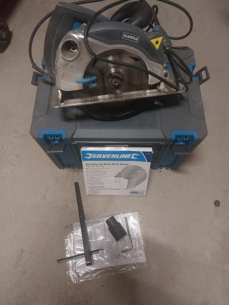 Gamma Cirkelzaag met Zaagbladen en Koffer, Ophalen, Gebruikt, 70 mm of meer, 1200 watt of meer